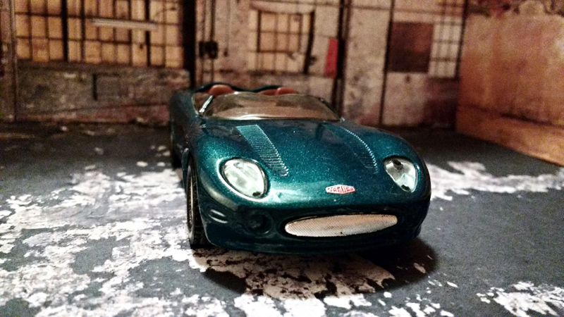 Illustration for article titled LaLD car week: Thursday on the Thames 1/43 Jaguar Xk 180